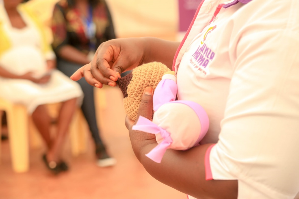 Marygrace Obonyo teaching mothers about breastfeeding practices in Kisii County.
